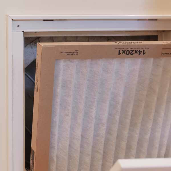 How to Replace the Air Filter in a Home